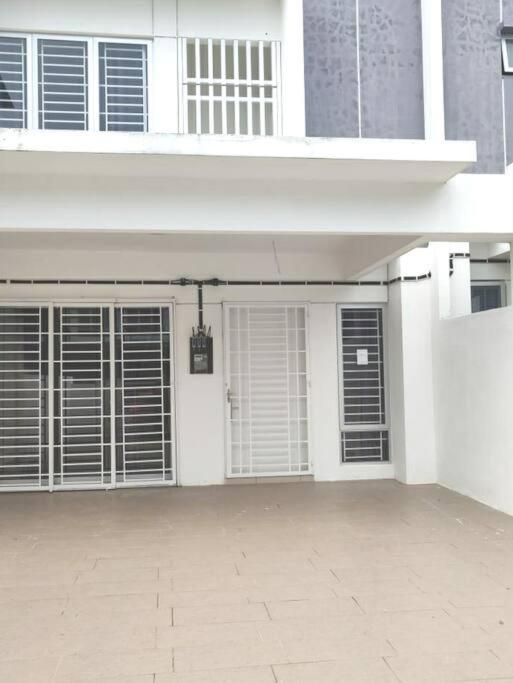 Safiyya Homestay Kluang Exterior foto