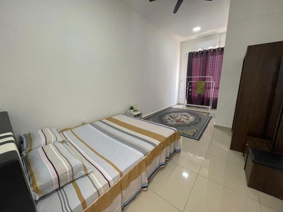 Safiyya Homestay Kluang Exterior foto